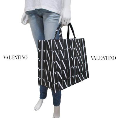 ヴァレンティノ VALENTINO メンズ 鞄 バッグ トートバッグ ロゴ ユニセックス可 総柄VLTNロゴプリント付きレザ-トートバッグ