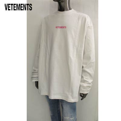 ヴェトモン VETEMENTS メンズ Tシャツ ロンT 長袖 トップス ユニセックス可 ※同じデザインで色違いもあり フロントピンクVETEMENTS ロゴ・刺繍ロゴ・ビッグタグ付きロングTシャツ ホワイト