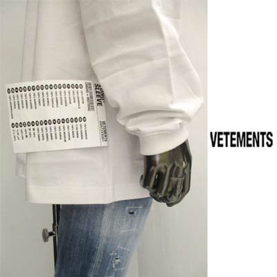 ヴェトモン VETEMENTS メンズ Tシャツ ロンT 長袖 トップス ユニセックス可 ※同じデザインで色違いもあり フロントピンクVETEMENTS ロゴ・刺繍ロゴ・ビッグタグ付きロングTシャツ ホワイト