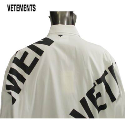 ヴェトモン VETEMENTS メンズ トップス シャツ カジュアルシャツ 長袖 ロゴ 総柄VETEMENTSビックロゴ入りカジュアルシャツ