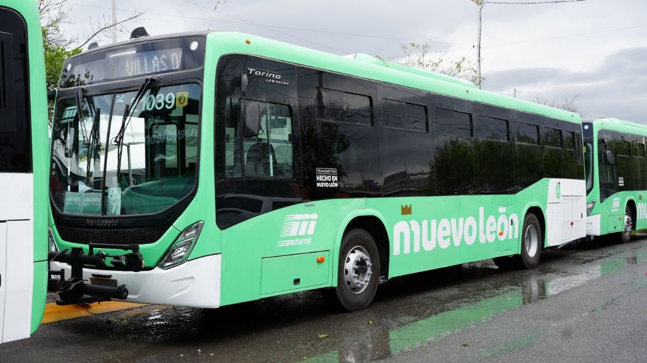 ライトグリーン公共バス + Kuat NV |Kuat正規輸入代理店