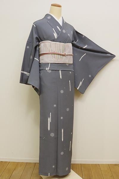 あおき【D-2182】（広め）単衣 小紋 青みの灰色 矢絣に雪輪文
