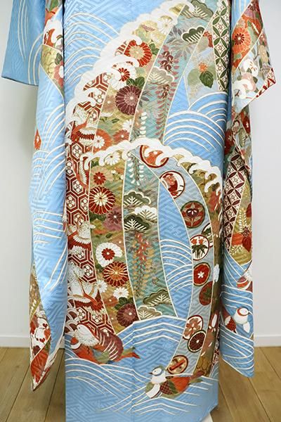 美品 花と孔雀羽の金銀彩 上品な振袖