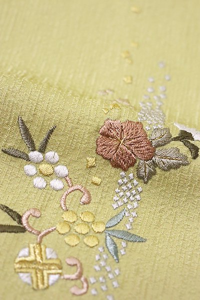 銀座【D-2382】刺繍小紋 抹茶色 花や笹蔓など - 銀座きもの青木｜長く