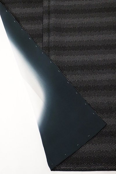 あおき【D-2441】小紋 黒色 幾何文の横段 - 銀座きもの青木｜長く大切に着続けて頂きたい上質な着物や帯 |ONLINE SHOP