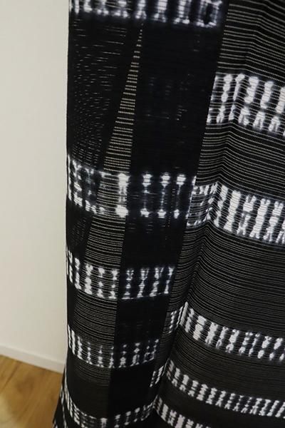 あおき【D-2589】綿絽 絞り染め 浴衣 黒色 横段 - 銀座きもの