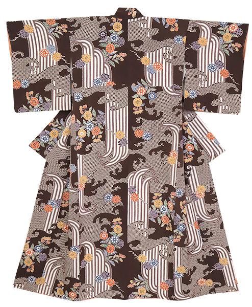 銀座【D-2673】栗山工房製 縮緬地 小紋 赤墨色 流水に菊の図（反