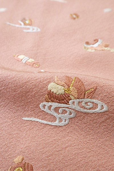 銀座【E-1359】刺繍 羽織 珊瑚色 桜や宝尽くし文 - 銀座きもの青木