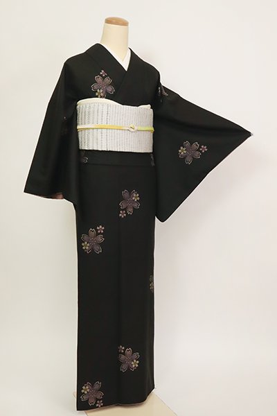 本日のおすすめ品❤️大島紬　黒×白のスクエアハンサムmodern袖丈49cm