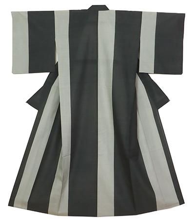 銀座【A-3339】夏大島紬 利休鼠色×百入茶色 おおらかな竪縞 - 銀座 