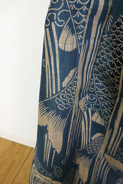 銀座【D-2853】（L）竺仙製 木綿地 浴衣 藍色 鯉の滝登り（反端付 
