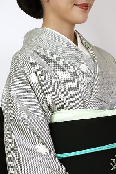 銀座【D-2902】小紋 白色×黒色 細縞に雪輪文 - 銀座きもの青木 銀座【D-2902】小紋 白色×黒色 細縞に雪輪文 - 銀座きもの青木