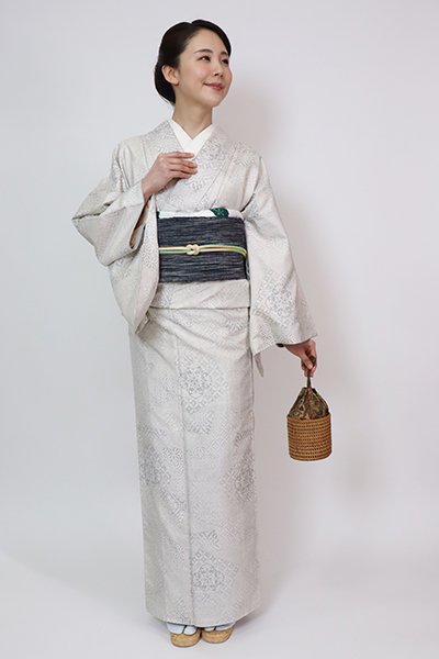 ライトブラウン/ブラック 百合の花が織られた白大島紬の小紋 着物 - 着物