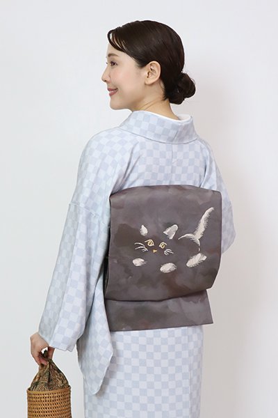 銀座【L-6307】西陣 祥園製 洒落袋帯 紫鼠色 猫の図（落款入）