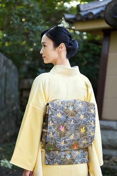 白地に亀甲花模様が織られた袋帯 着物-