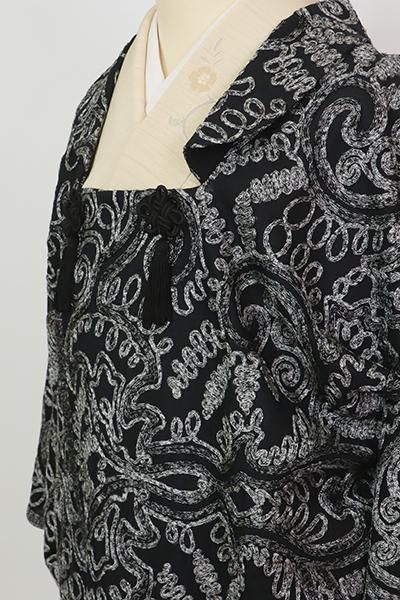 銀座【E-1710】（細め）無月製 刺繍 和装コート 黒色 唐草文