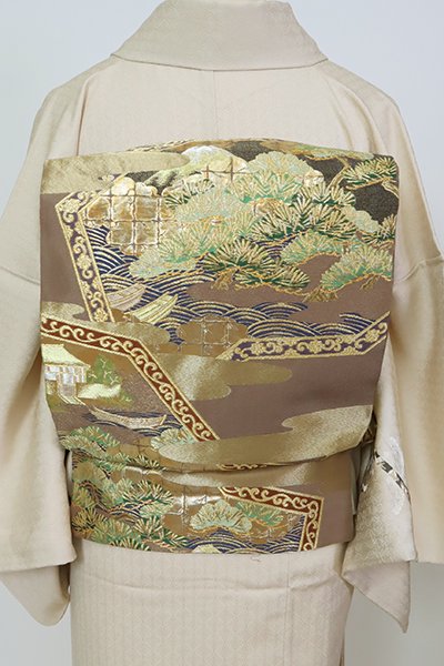 銀座【L-6618】西陣 川島織物製 本袋帯 銀煤竹色 松の図（落款入）