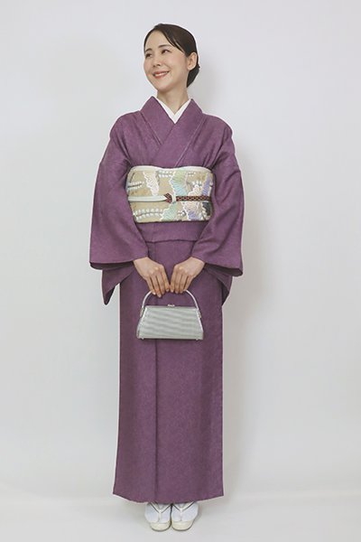 7,110円ゆったり、トールサイズさが美謹製　高級な正絹色無地です。高貴な紫地に桜の地文
