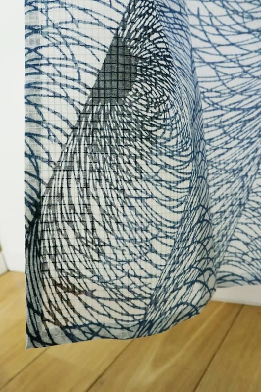 銀座【D-3257】竺仙製 綿紅梅 浴衣 生成り色×青藍色 斜め段に