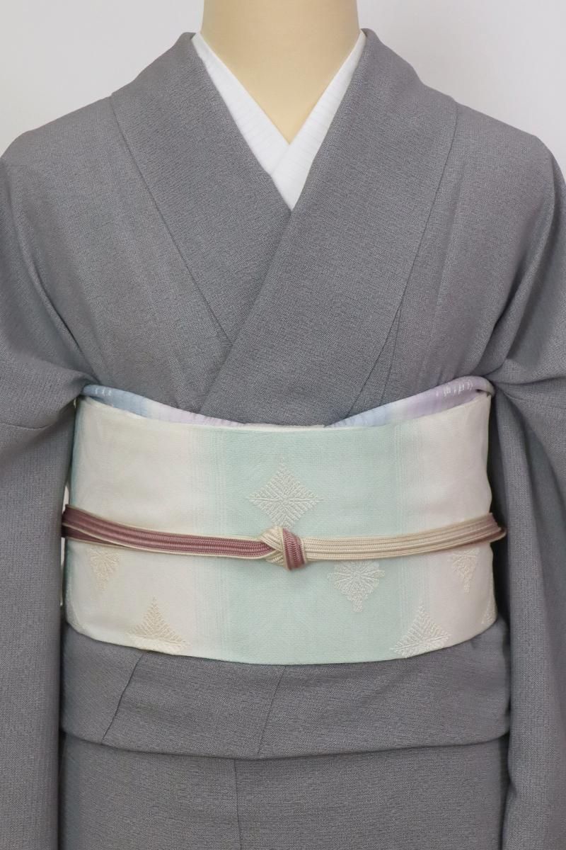 【銘品新品】西陣名家機元「帯屋重左衛門謹製」白金色「華菱紋文様」薄水色橫段 銘品新品】西陣名家機元「帯屋重左衛門謹製」白金色「華菱紋文様
