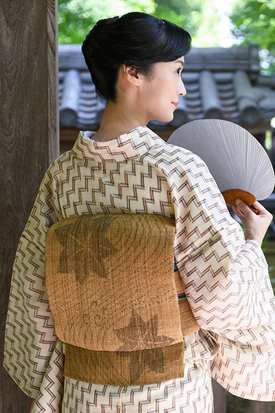 沢本織物謹製 紋紗 西陣織名古屋帯 正絹 草花 蔓 N2515少しでしたら値下げは可能です