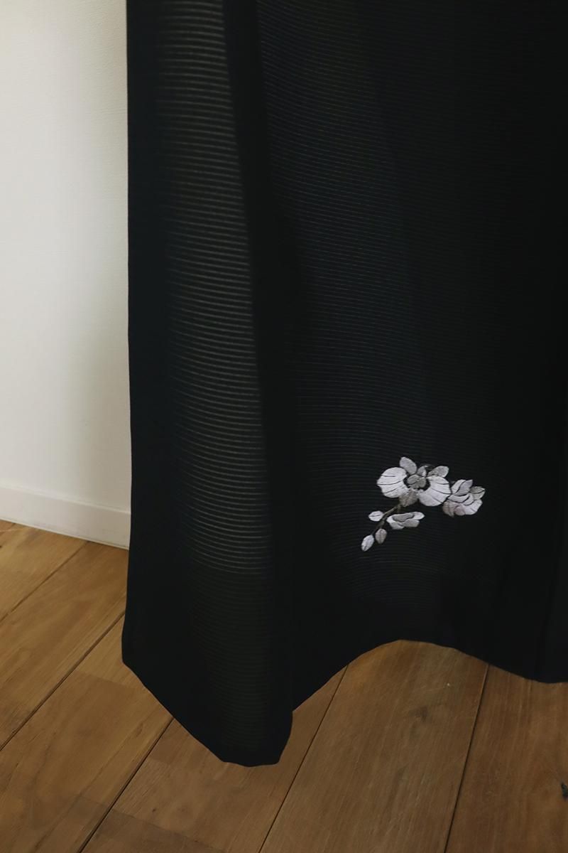 銀座【D-3294】（L）絽 刺繍 小紋 黒色 胡蝶蘭の図 - 銀座