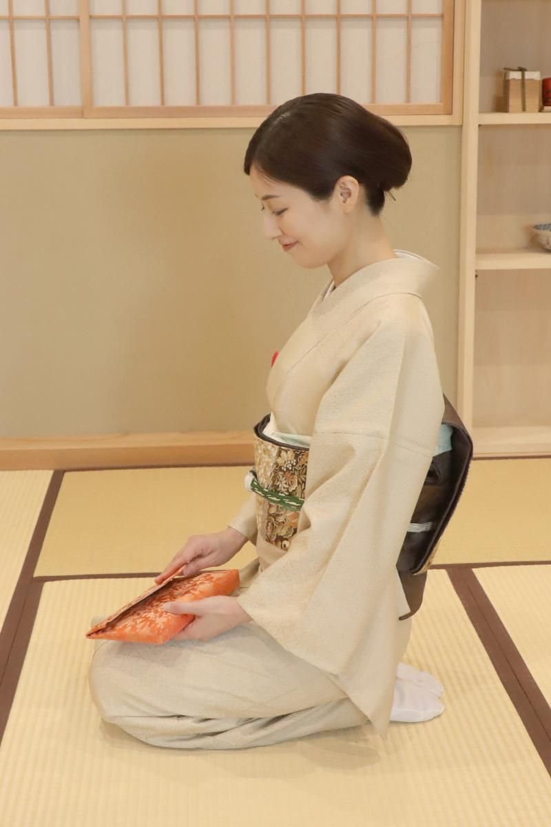 アンティーククリーム色の着物 銀座【C-3170】染一ッ紋 単衣 色無地 クリーム色 :身丈161/裄