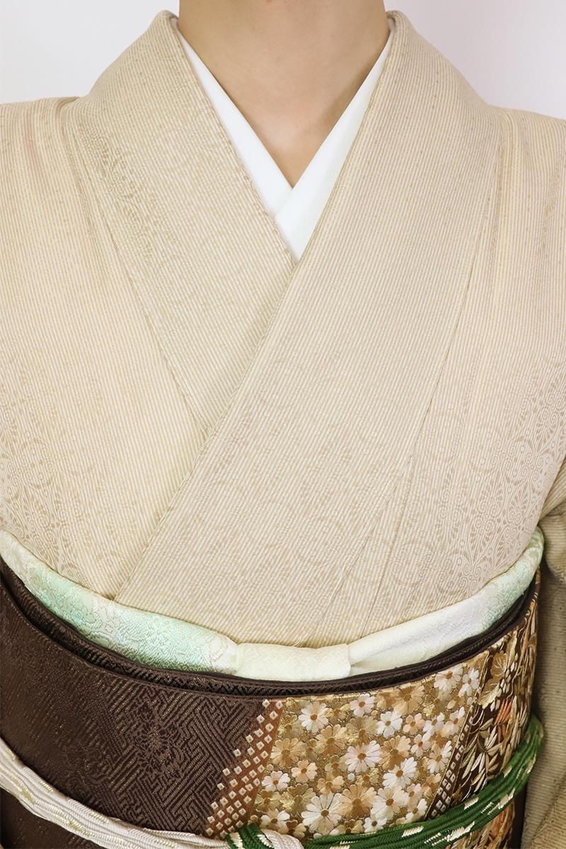 銀座【C-2539】単衣 色無地 亜麻色 洋風装飾文の地紋（反端付） - 銀座