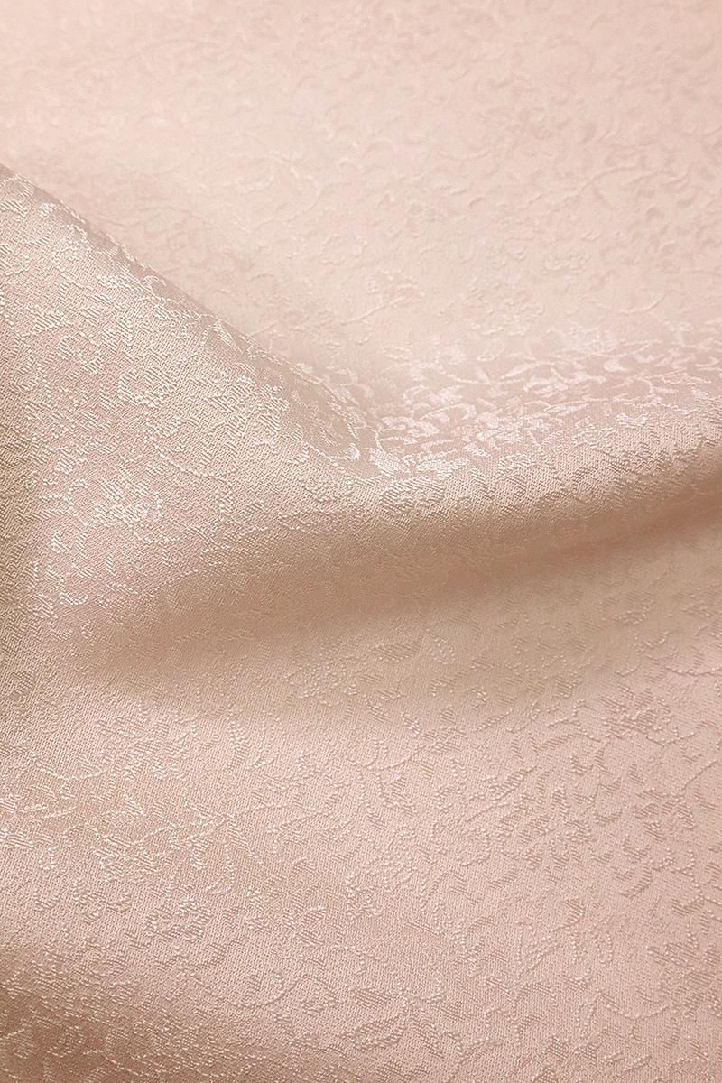 銀座【C-2572】単衣 色無地 灰桜色 正倉院唐草の地紋（反端付）（N