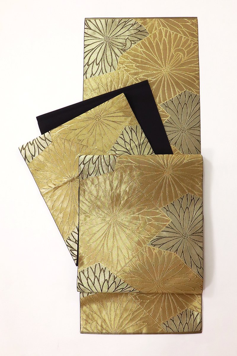 銀座【L-7137】西陣 川島織物製 本袋帯 金色 裂取りに菊の図（落款入） - 銀座きもの青木｜長く大切に着続けて頂きたい上質な着物や帯  |ONLINE SHOP
