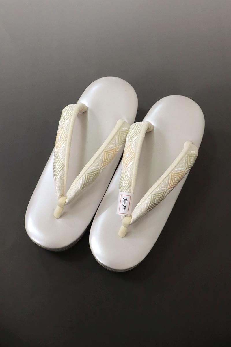 専用　未使用 夏物 絽の付下げ（芝草に蛍文）裄65 刺繍入 背紋無 正絹美品 専用 未使用 夏物 絽の付下げ（芝草に蛍文）裄65 刺繍入 背紋無