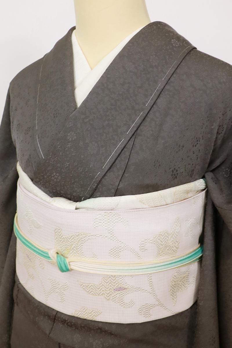 美品 単衣 唐花地紋 着物“地紋を刻んで艶を挿す”仕付け糸付 色