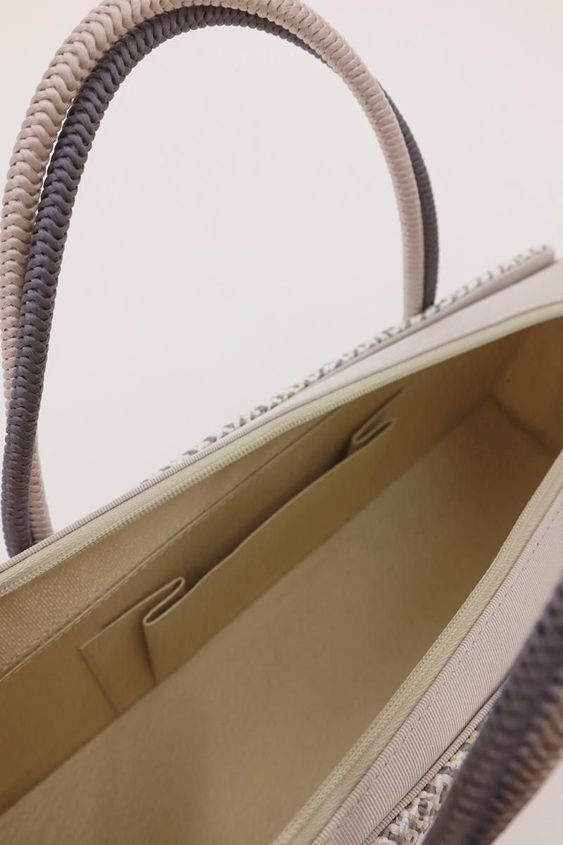 G-3133】衿秀製 利休バッグ 組織りに苧環 グレー系×金色 - 銀座きもの