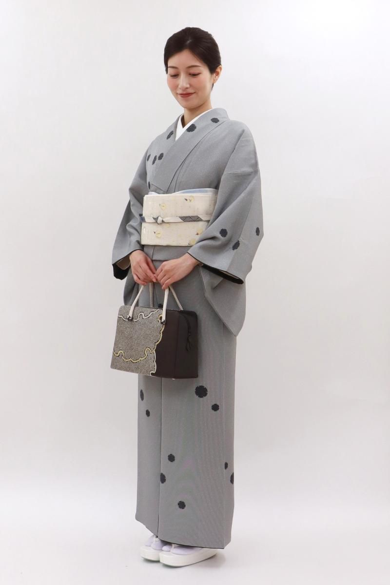 大人気定番商品 銀座【D-3650】横谷楠生作 小紋 木賊縞に雪輪文（落款 グレー系 着物・浴衣