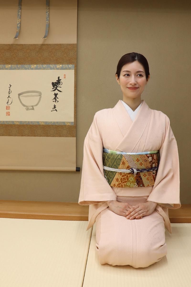 銀座【C-3057】寿光織 色無地 桜色 桜菊橘の地紋（反端付