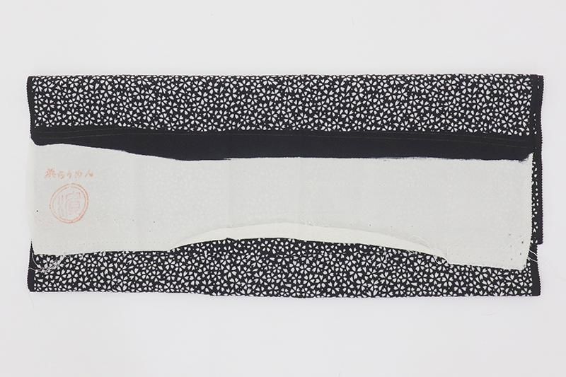 銀座【D-3699】小紋 黒色 桜文（反端付） :身丈156/裄65.5/広め - 銀座