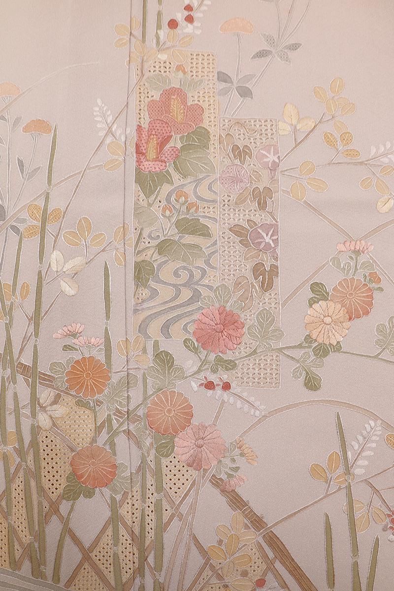 銀座【B-4075】単衣 スワトウ刺繍 訪問着 灰桜色 流水に蛇籠と