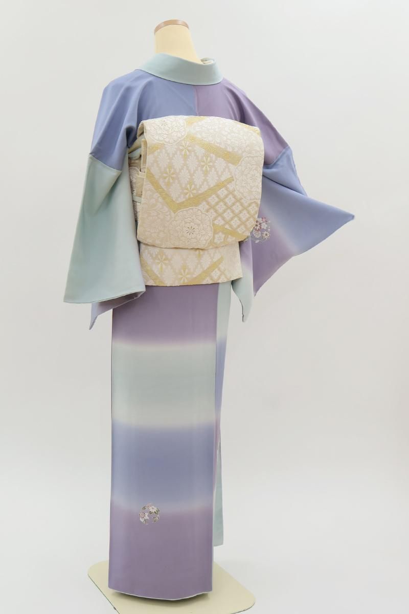 APCC 繊細な藤の花を袖に纏う　ニュアンス寒色人気　日本画のような美しい一つ紋 APCC 繊細な藤の花を袖に纏う ニュアンス寒色人気 日本画の