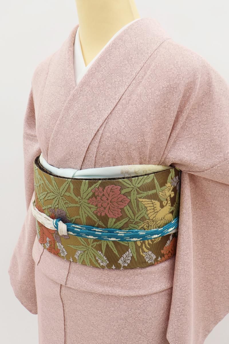 銀座【C-3107】繍一ッ紋 御召地 色無地 灰桜色 吉祥四神文様の地紋（反