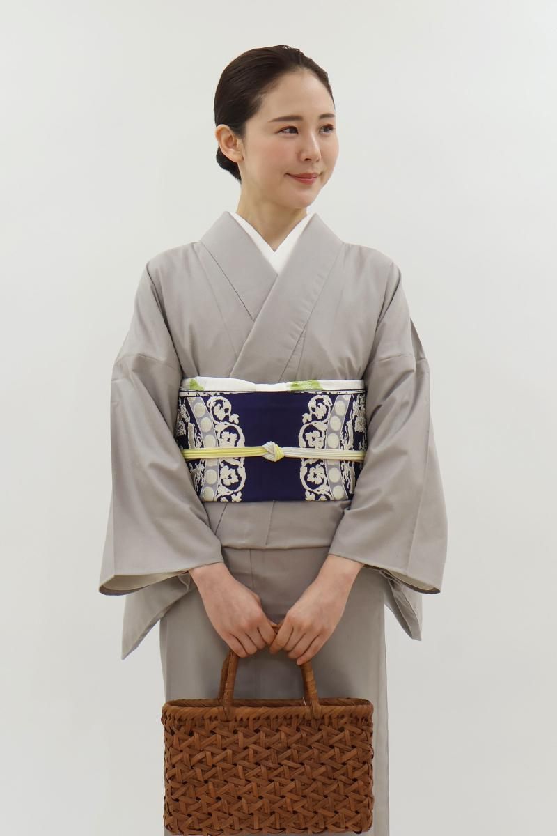 博多織 にしむら 西村織物 着物 お召し紬「志の」 献上柄 グレイッシュな鴇鼠 十二支 雲蒸龍変｜西村織物 オンラインショップ｜博多帯・博多織