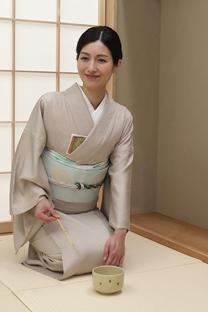 美品 単衣 着物“利休白茶色が秘めた小さな幸せを見つけた気分♪”色無地 S-31 美品 単衣 着物“利休白茶色が秘めた小さな幸せを見つけた