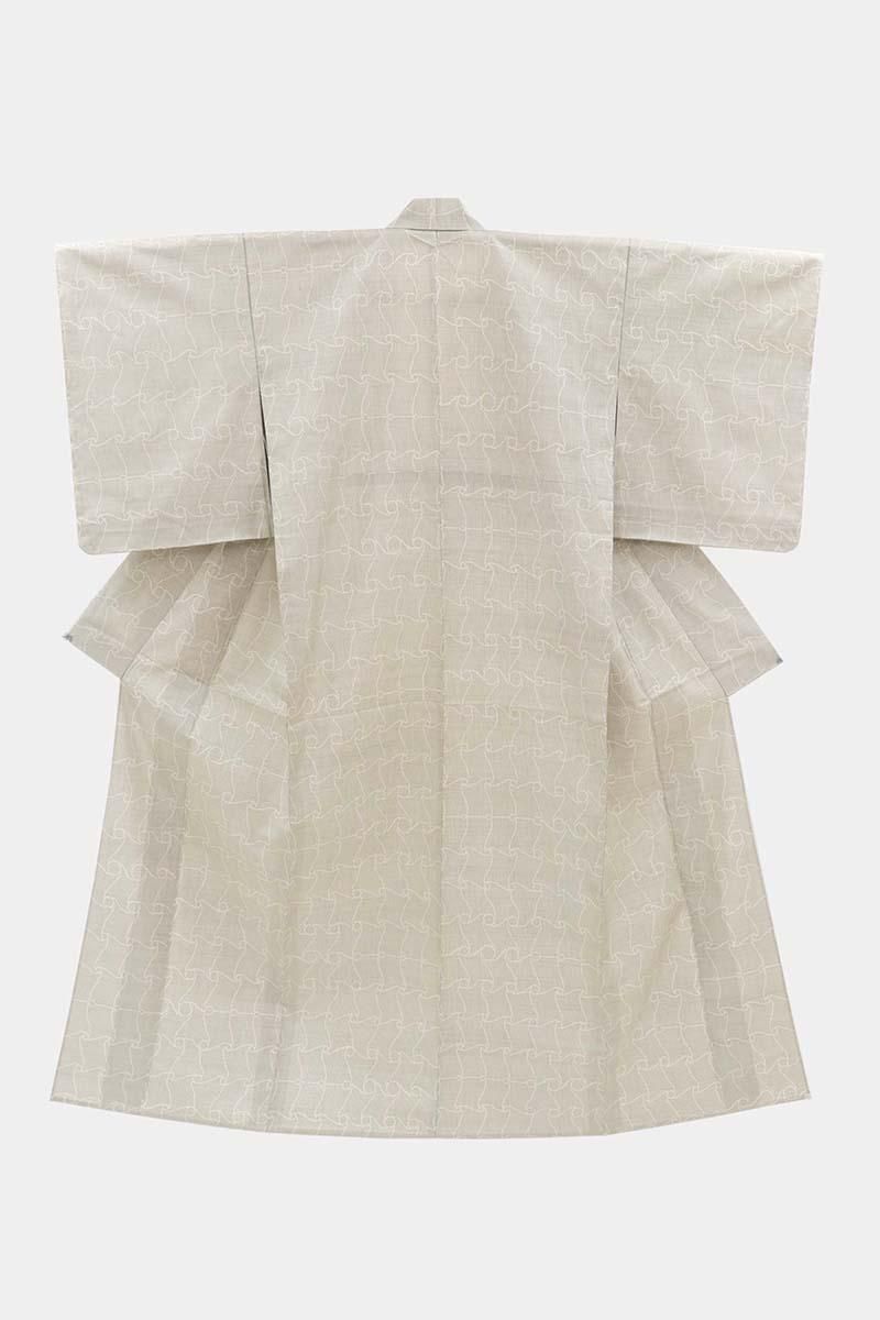 銀座【A-4077】単衣 白大島紬 淡い銀鼠色 瓦文:身丈157/裄64 - 銀座