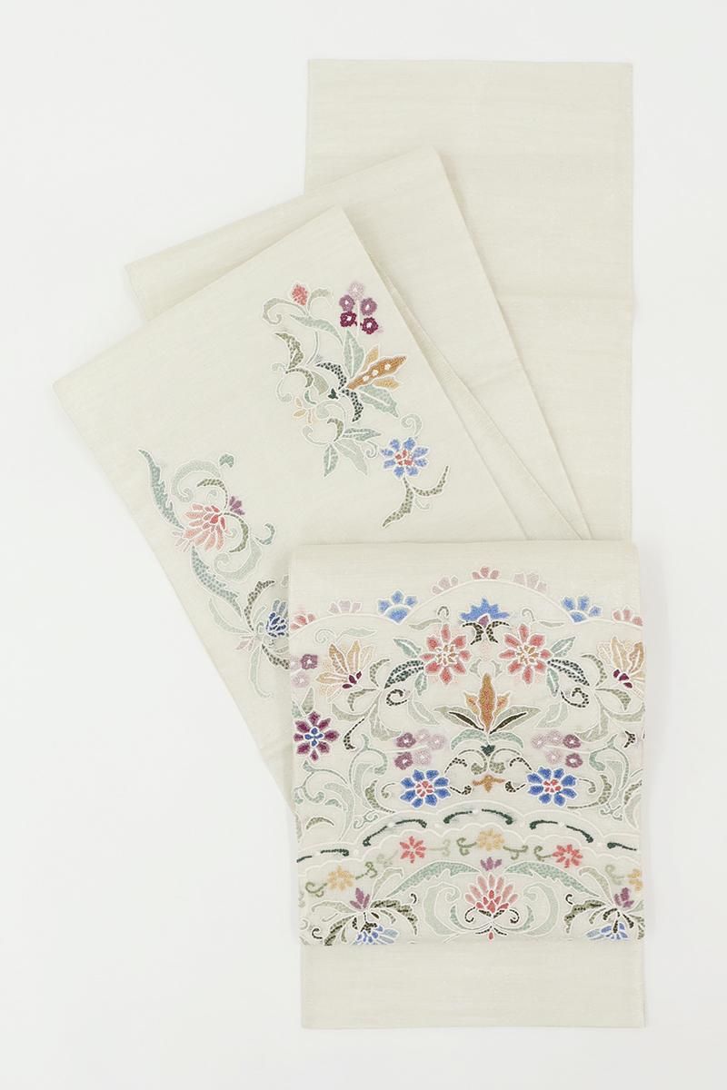 銀座【L-8188】櫛織地 相良刺繍 袋帯 灰白色 唐花文(紙札付 銀座【L-8188】櫛織地 相良刺繍 袋帯 灰白色 唐花文(紙札付