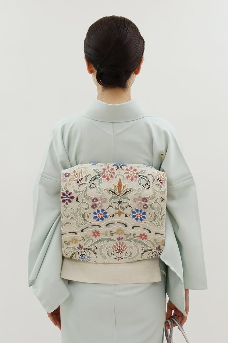 銀座【L-8188】櫛織地 相良刺繍 袋帯 灰白色 唐花文（紙札付