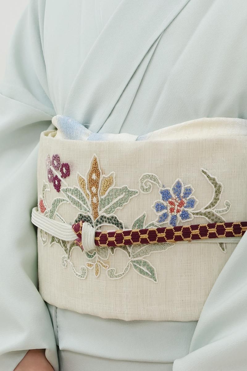 銀座【L-8188】櫛織地 相良刺繍 袋帯 灰白色 唐花文（紙札付