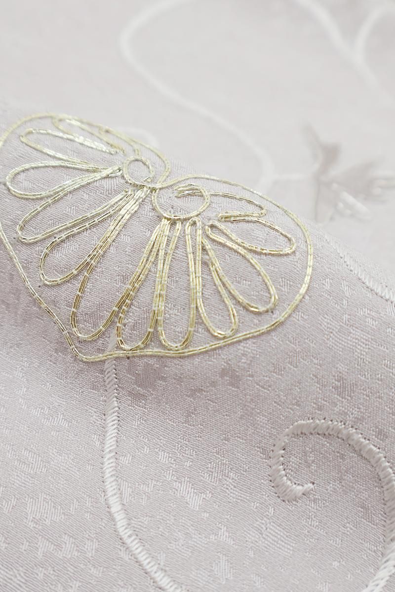 W-069】衿秀製 刺繍 帯揚げ 淡い薄色 葵文 - 銀座きもの青木
