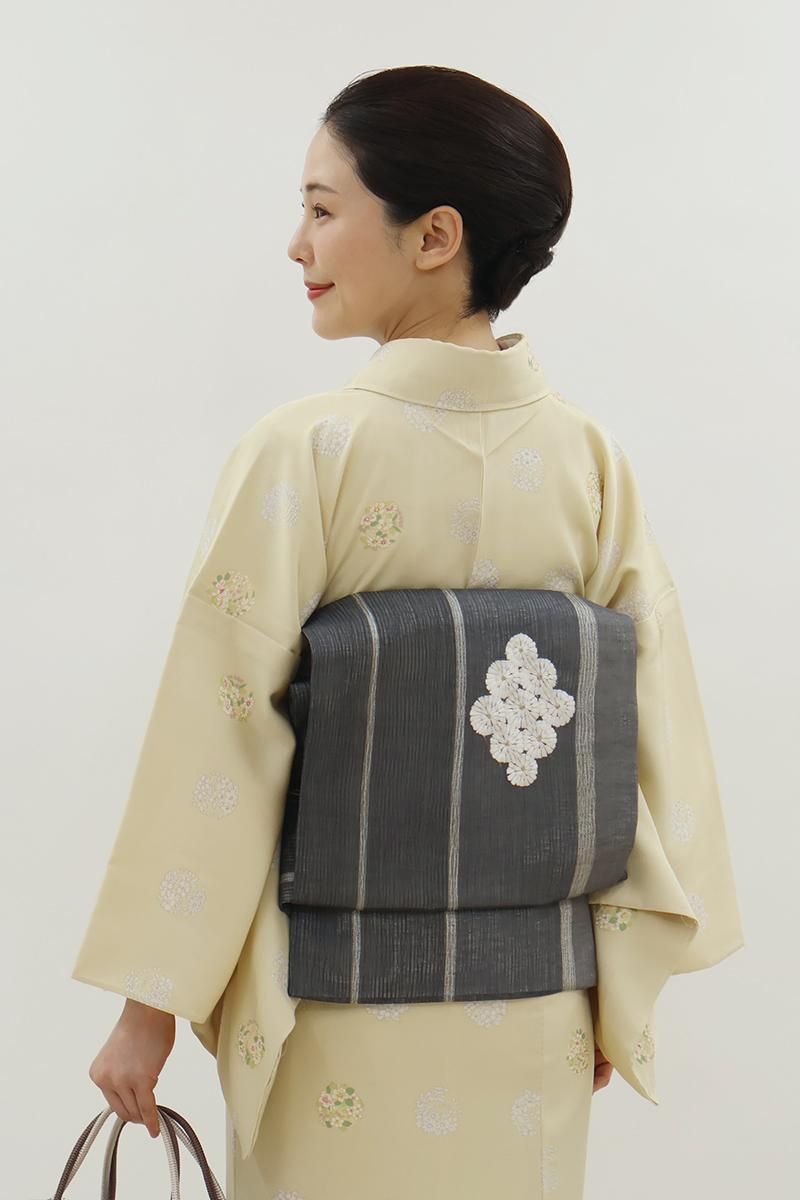 銀座【H-0447】夏 刺繍 開き名古屋帯 素鼠色 縞に花文 - 銀座