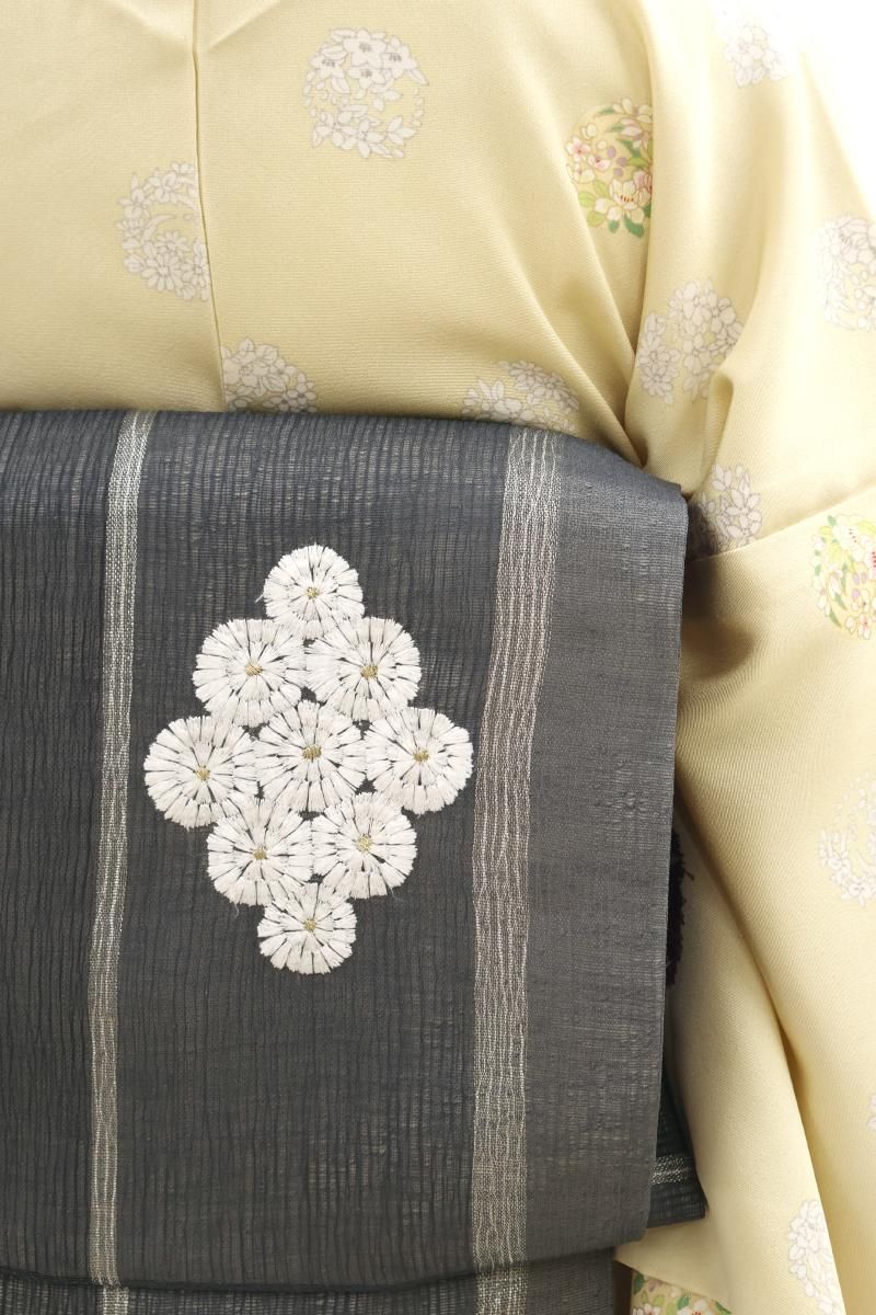 銀座【H-0447】夏 刺繍 開き名古屋帯 素鼠色 縞に花文 - 銀座