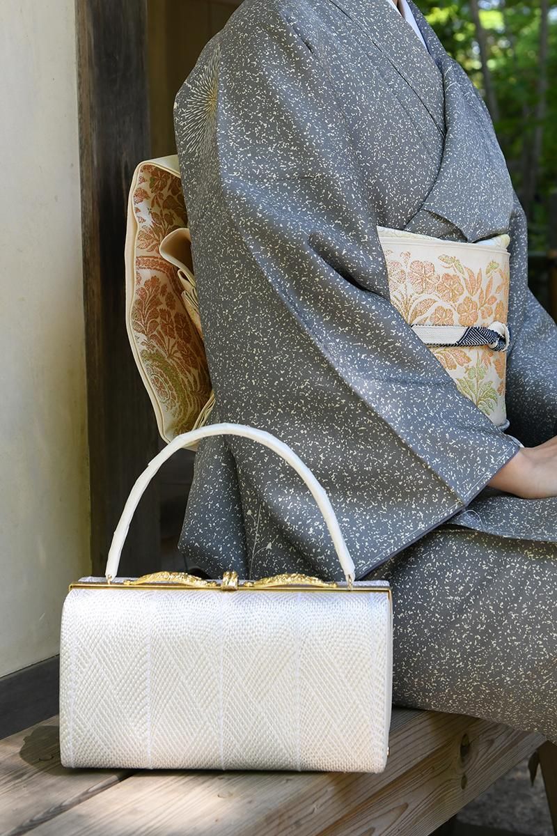 G-3263】衿秀製 組織り フォーマルバッグ 白色×銀色 - 銀座きもの青木