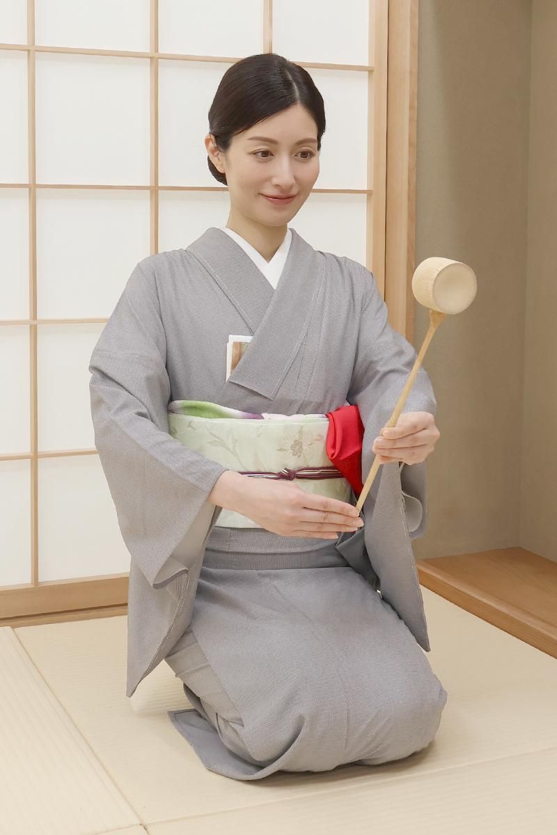 名古屋帯 西陣織 白地に唐草模様 極浮 菱唐草 白 （西村織物）：名古屋帯｜八寸｜紋織｜正絹（